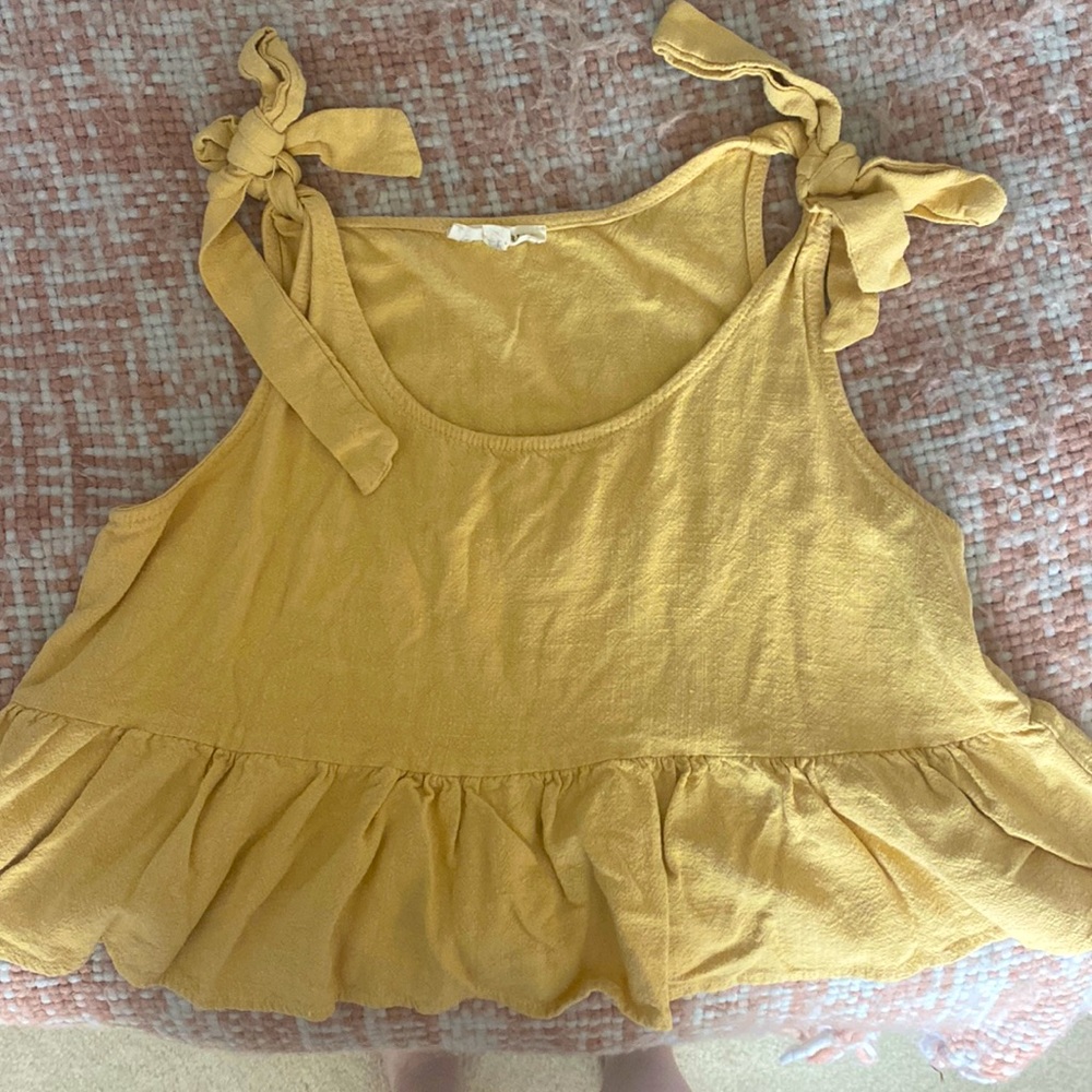 Pale yellow top